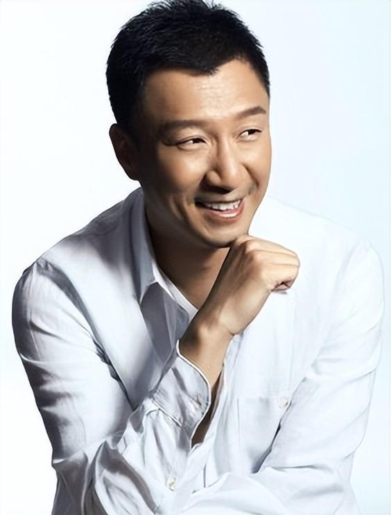 张东健演艺事业持续辉煌，最新动态与精彩绽放