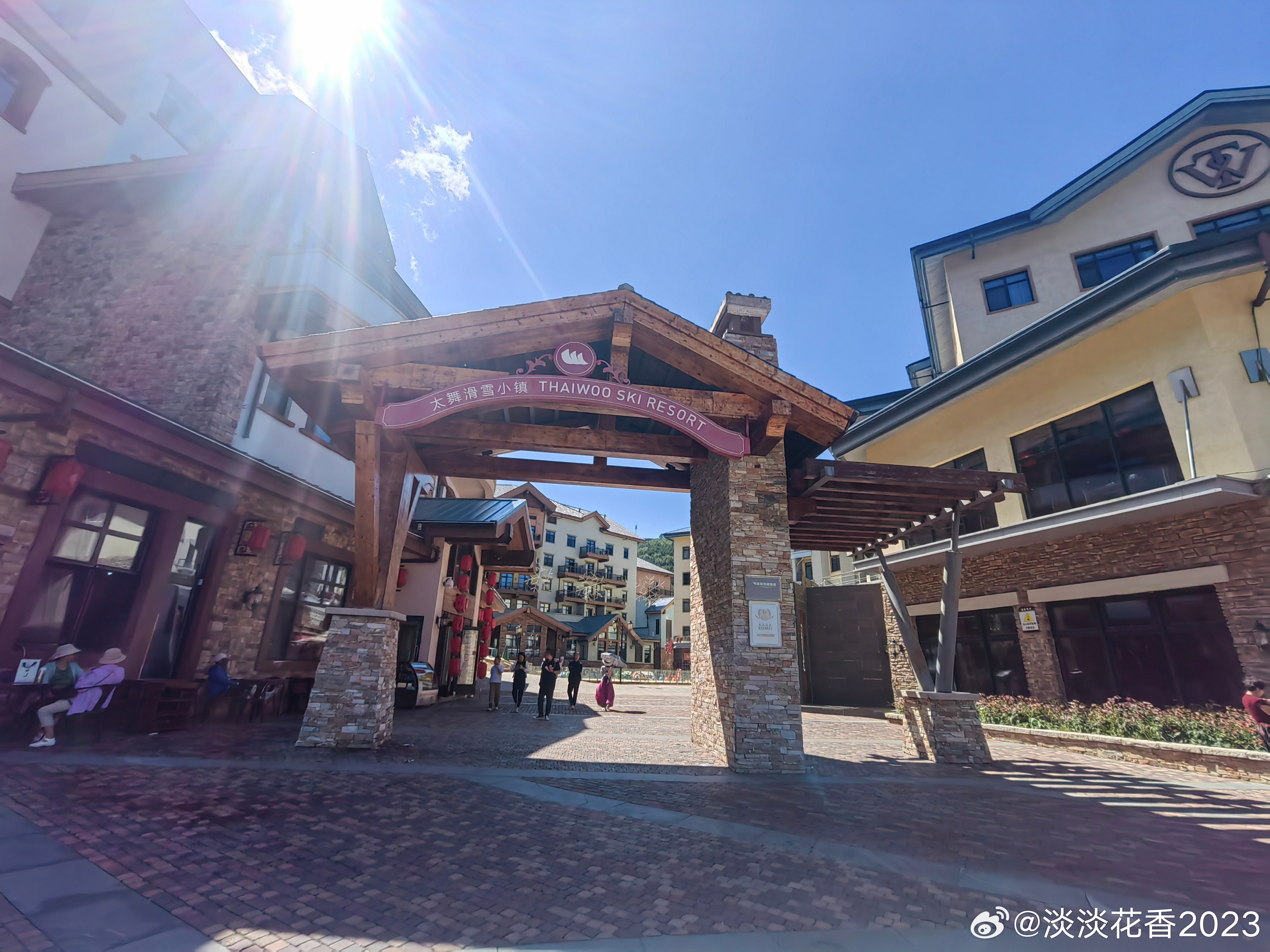 兴隆贴吧最新消息，小镇温馨日常与友情力量展现